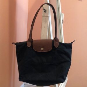 Black longchamp purse